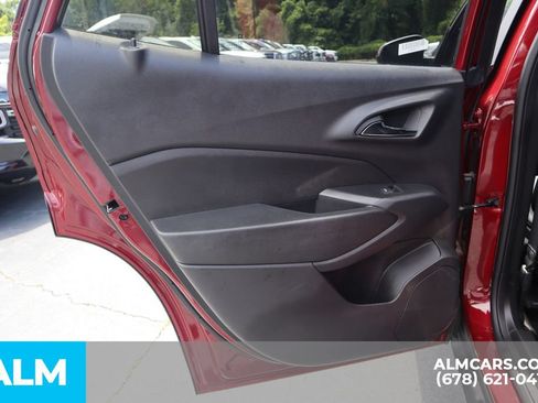 Used 2025 Chevrolet Trax LT w/ LT Convenience Package FWD image 19