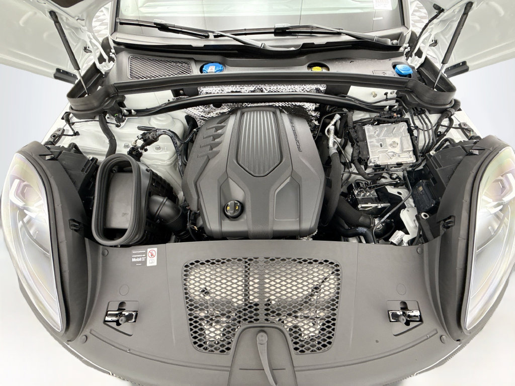 Used 2026 Porsche Macan AWD/4WD image 30