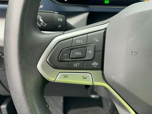 Certified 2022 Volkswagen Taos SE w/ Panoramic Sunroof Package image 15