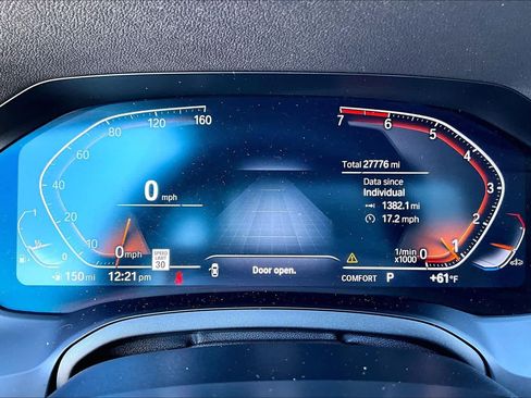 Used 2022 BMW 330i Sedan w/ M Sport Package image 23