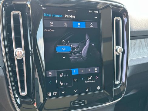 Certified 2024 Volvo XC40 B5 Ultimate w/ Climate Package image 12