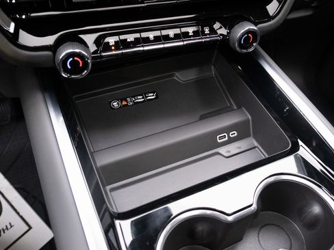 New 2026 Chevrolet Suburban Premier image 5