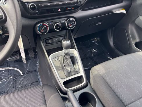Used 2025 Hyundai Venue SE FWD image 20