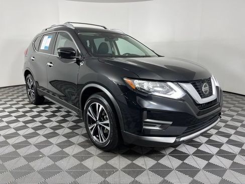Used 2019 Nissan Rogue SV w/ Premium Package FWD image 3