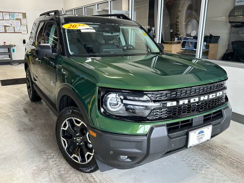Used 2025 Ford Bronco Sport Outer Banks w/ Outer Banks Tech Package+ image 2