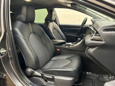 Used 2020 Toyota Camry SE FWD image 10