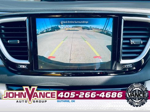 Used 2023 Chrysler Pacifica Touring-L image 27