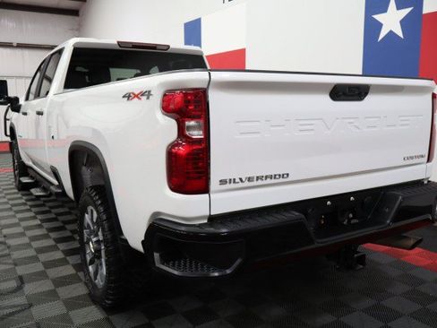 Used 2022 Chevrolet Silverado 2500 Custom w/ Custom Value Package AWD/4WD image 11