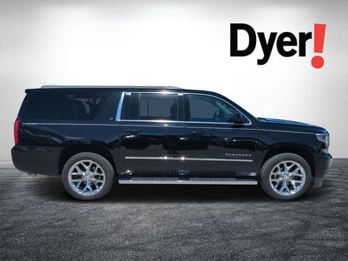 Used 2019 Chevrolet Suburban LT w/ LT Signature Package RWD image 2