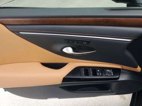 Used 2024 Lexus ES 350 w/ Premium Package image 21