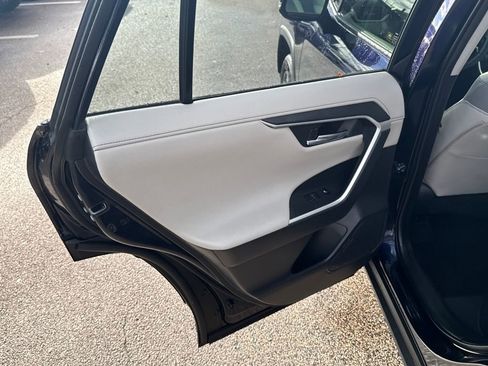 Used 2025 Toyota RAV4 Limited image 39