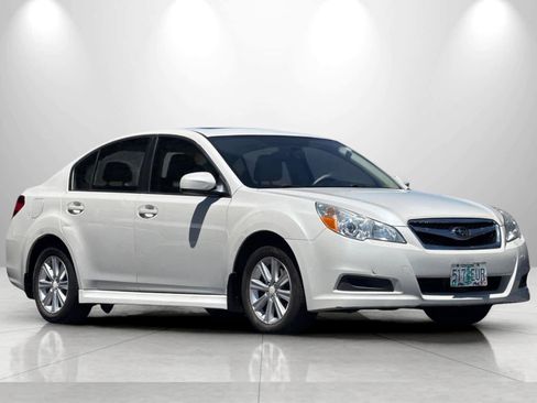 Used 2010 Subaru Legacy 2.5i Premium AWD/4WD image 9
