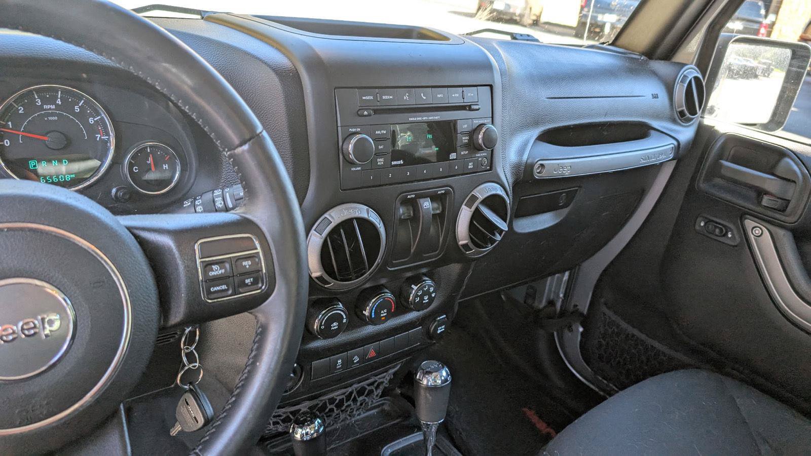 Used 2015 Jeep Wrangler Sport w/ Quick Order Package 24S AWD/4WD image 9