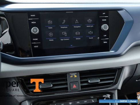 Used 2023 Volkswagen Taos SE w/ Panoramic Sunroof Package image 63