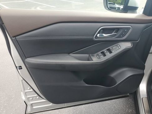 Certified 2023 Nissan Rogue Platinum w/ Platinum Premium Package FWD image 11