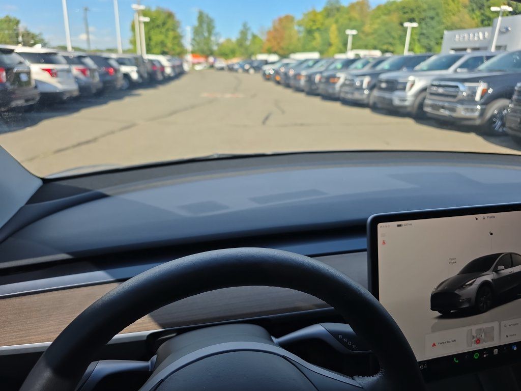 Used 2024 Tesla Model Y Long Range AWD/4WD image 24