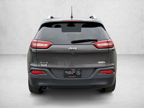 Used 2017 Jeep Cherokee Latitude w/ Cold Weather Group image 6