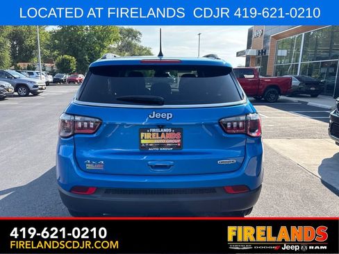 Used 2024 Jeep Compass Latitude w/ Sun and Sound Group AWD/4WD image 4