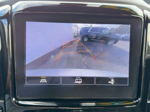 Used 2023 Chevrolet Traverse LT image 24