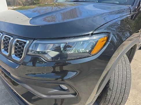 Used 2025 Jeep Compass Latitude image 10