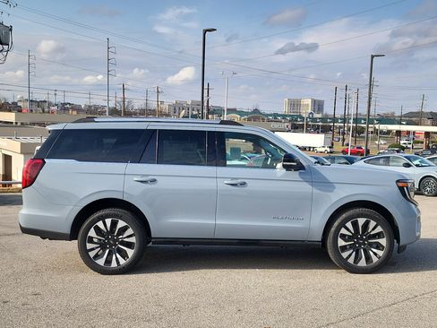 New 2026 Ford Expedition Platinum w/ Driver's Package image 2