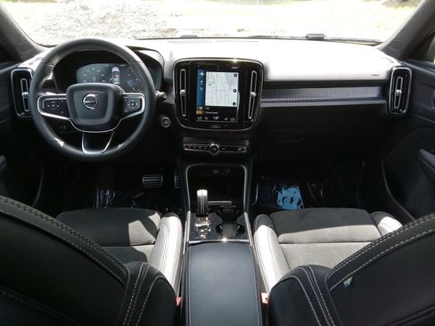 Used 2022 Volvo XC40 T5 R-Design w/ Climate Package AWD/4WD image 15