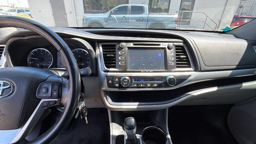 Used 2018 Toyota Highlander Plus FWD image 20