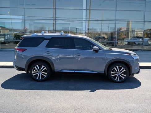 Used 2023 Nissan Pathfinder Platinum w/ Cargo Package image 8