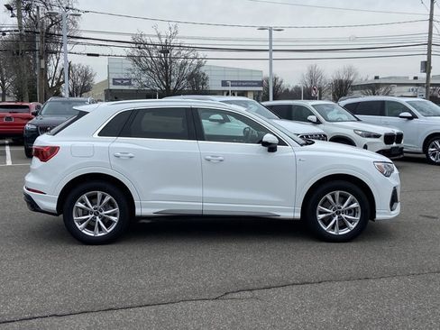 Certified 2025 Audi Q3 2.0T Premium w/ Convenience Package image 4