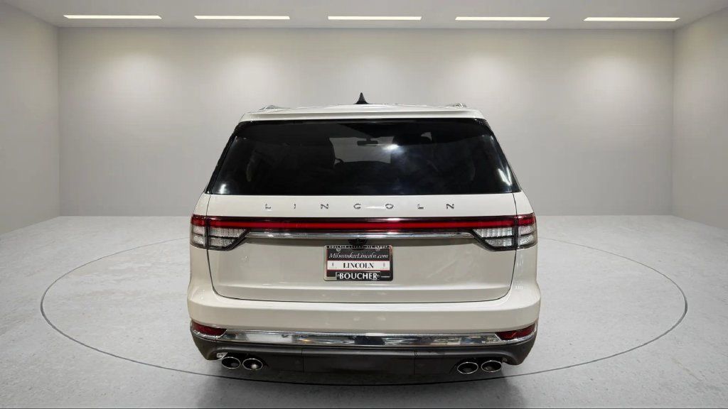 Used 2023 Lincoln Aviator Reserve w/ Equipment Group 201A AWD/4WD image 4