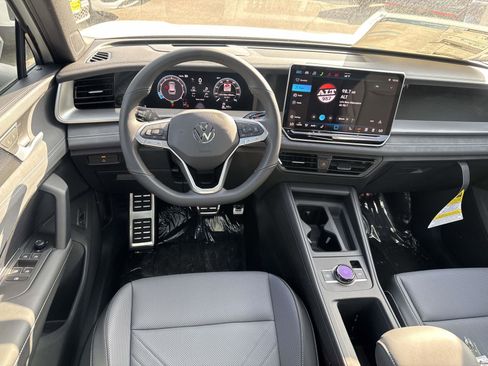 New 2026 Volkswagen Tiguan SE R-Line image 8