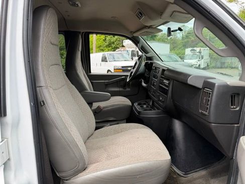 Used 2017 Chevrolet Express 2500 LT w/ LT Preferred Equipment Group RWD image 8