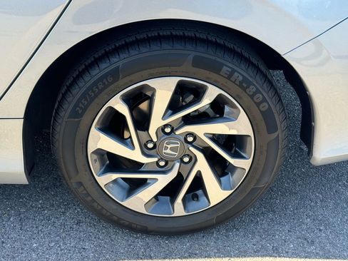 Used 2018 Honda Civic EX image 9