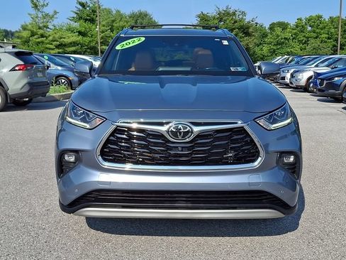 Used 2022 Toyota Highlander Platinum AWD/4WD image 2