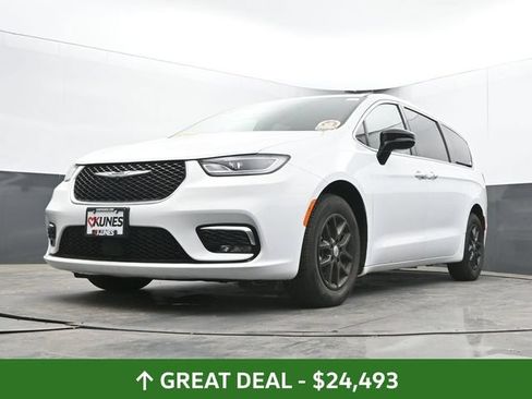 Used 2024 Chrysler Pacifica Touring-L FWD image 49