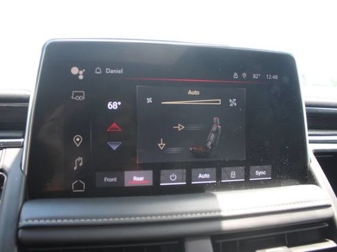 Used 2023 GMC Yukon XL SLT AWD/4WD image 42