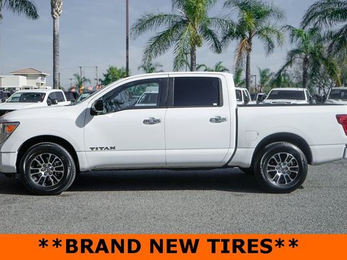 Used 2021 Nissan Titan SV image 5