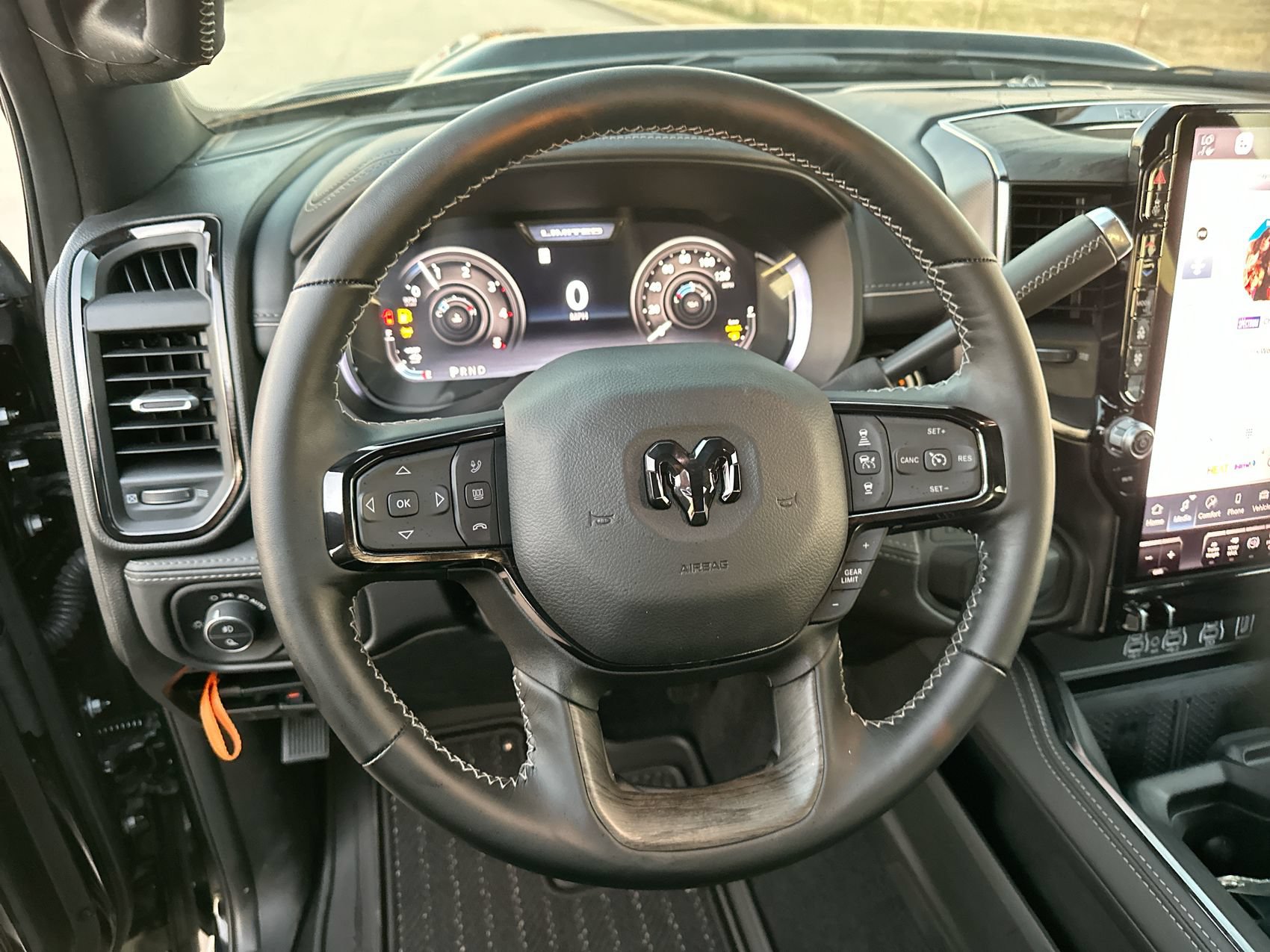 Used 2025 RAM 3500 Limited AWD/4WD image 14