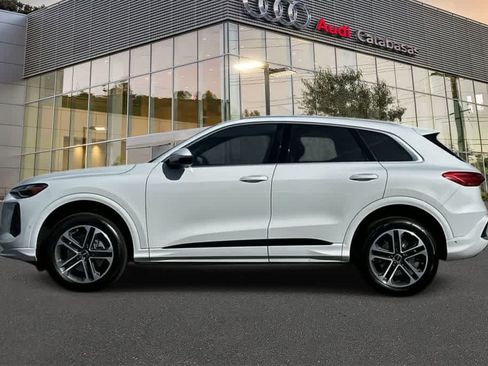 Used 2025 Audi Q5 Premium w/ Convenience Package AWD/4WD image 5