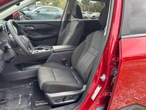 Used 2025 Nissan Rogue SV image 38