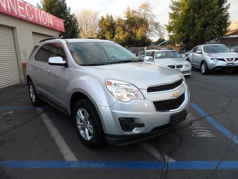 Used 2010 Chevrolet Equinox LT image 2