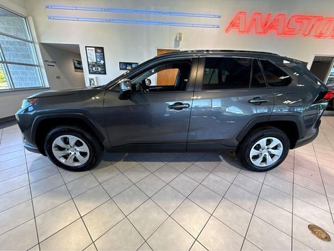 Used 2019 Toyota RAV4 LE w/ Carpet Mat Package AWD/4WD image 8