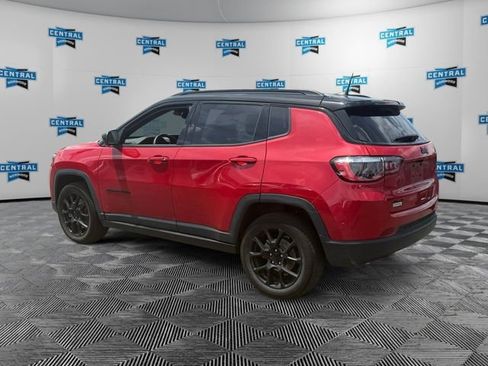Used 2023 Jeep Compass Latitude w/ Sun and Sound Group AWD/4WD image 4