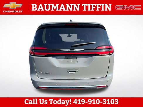 Used 2023 Chrysler Pacifica Touring-L FWD image 9