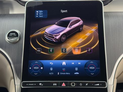 Used 2025 Mercedes-Benz GLC 300 4MATIC image 30