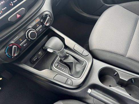 Used 2025 Kia Soul LX w/ LX Technology Package FWD image 39
