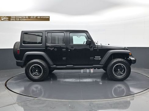 Used 2018 Jeep Wrangler Unlimited Sport S AWD/4WD image 4