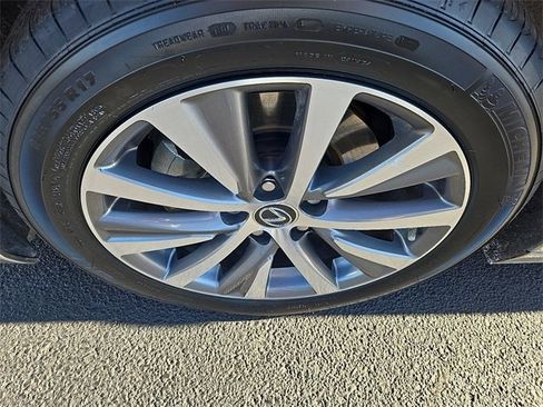 Certified 2020 Lexus ES 300h w/ Premium Package image 8