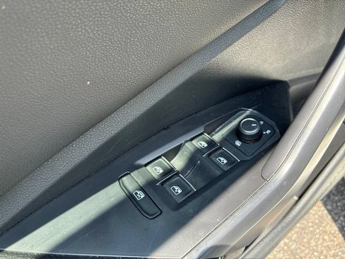 Used 2025 Volkswagen Jetta Sport FWD image 12