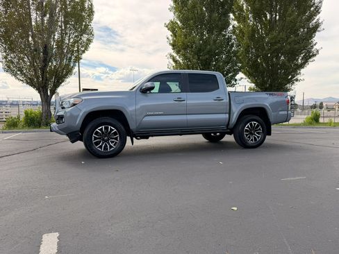 Used 2020 Toyota Tacoma TRD Sport w/ Technology Package AWD/4WD image 11